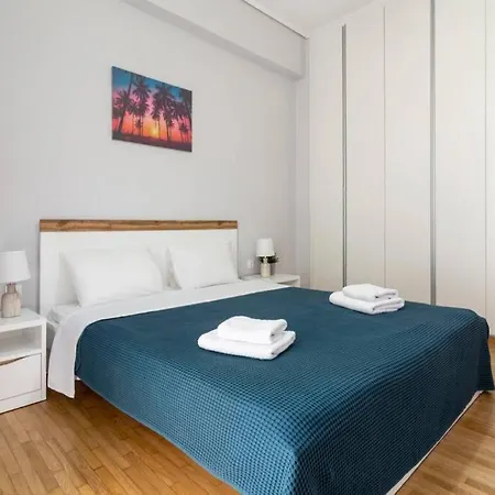 Chic & Minimal Apt. 5 Min From Metro Apartment Athens
