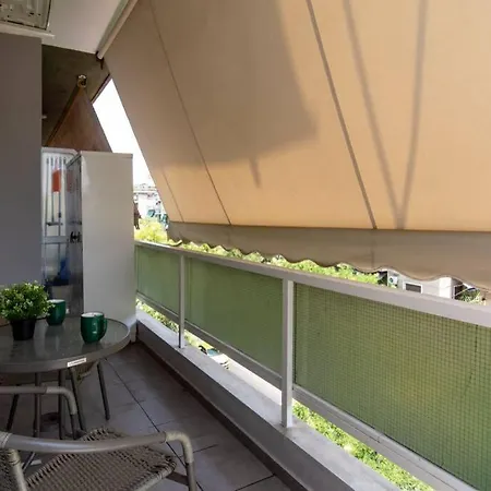 Chic & Minimal Apt. 5 Min From Metro Apartment