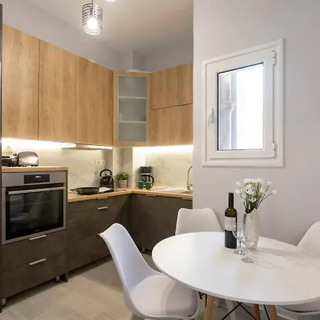 Chic & Minimal Apt. 5 Min From Metro Apartment