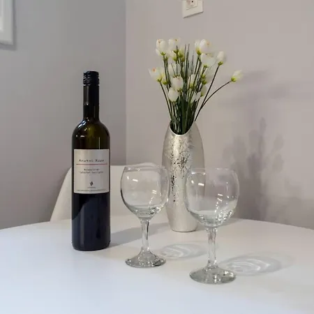 Chic & Minimal Apt. 5 Min From Metro Apartment *