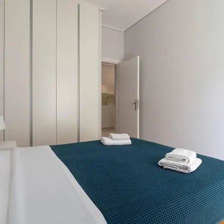 Chic & Minimal Apt. 5 Min From Metro Athens