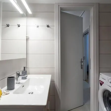 Chic & Minimal Apt. 5 Min From Metro * Athens